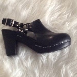 Sing Back Jeffrey Campbell clogs